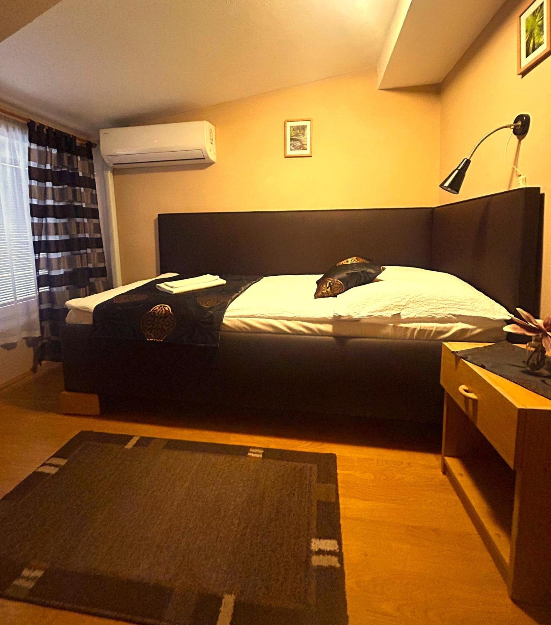 Penzion Siesta Vrable ภายนอก รูปภาพ