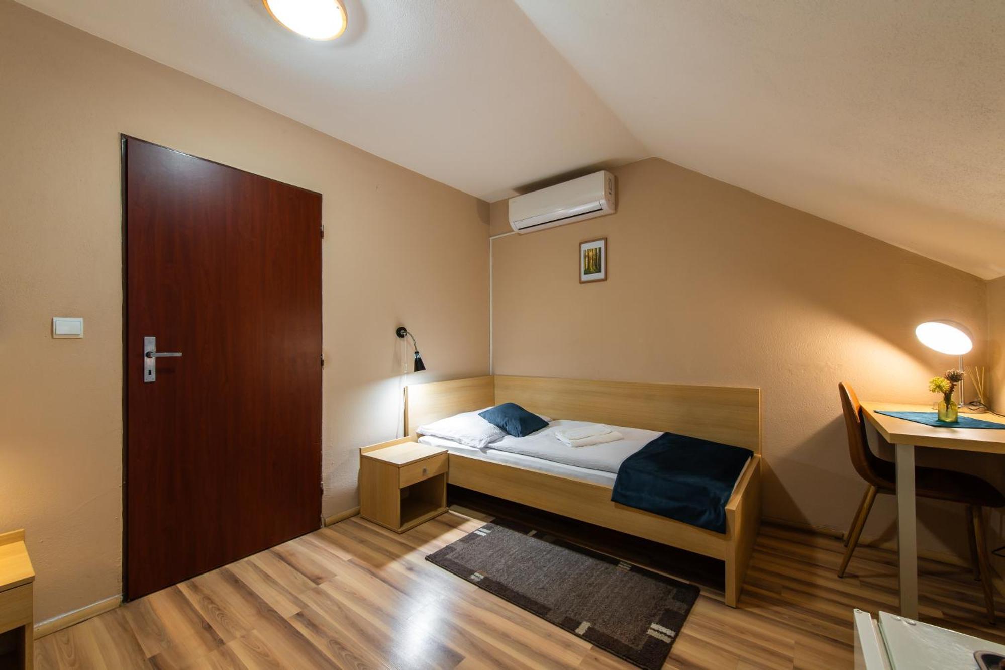 Penzion Siesta Vrable ภายนอก รูปภาพ